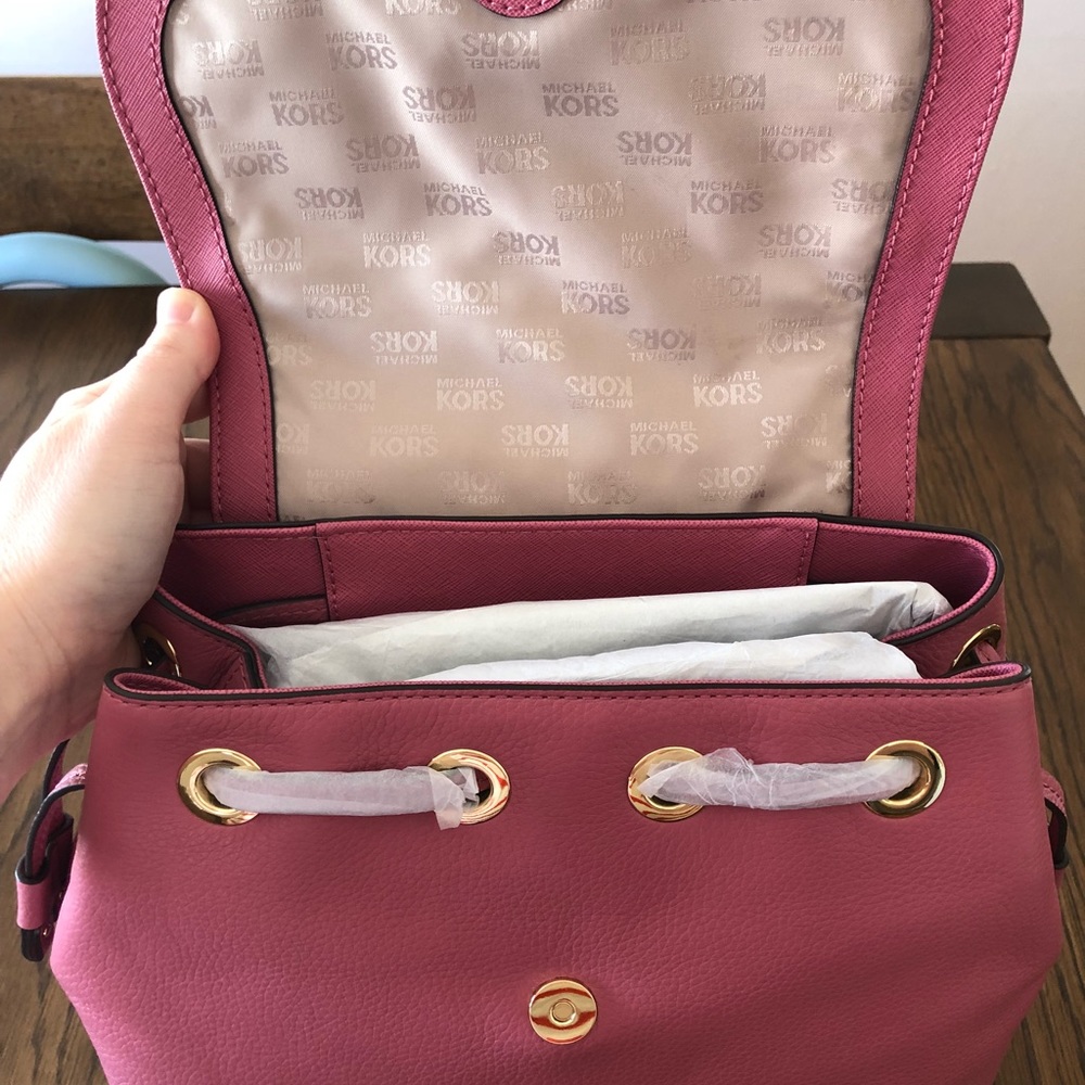 🚫 SOLD🚫✨NWT Michael Kors backpack✨ - Picture 3 of 3